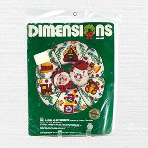 Vintage New Dimensions Crewel Embroidery Christmas Wreath Kit 8005 Mr Mrs Claus